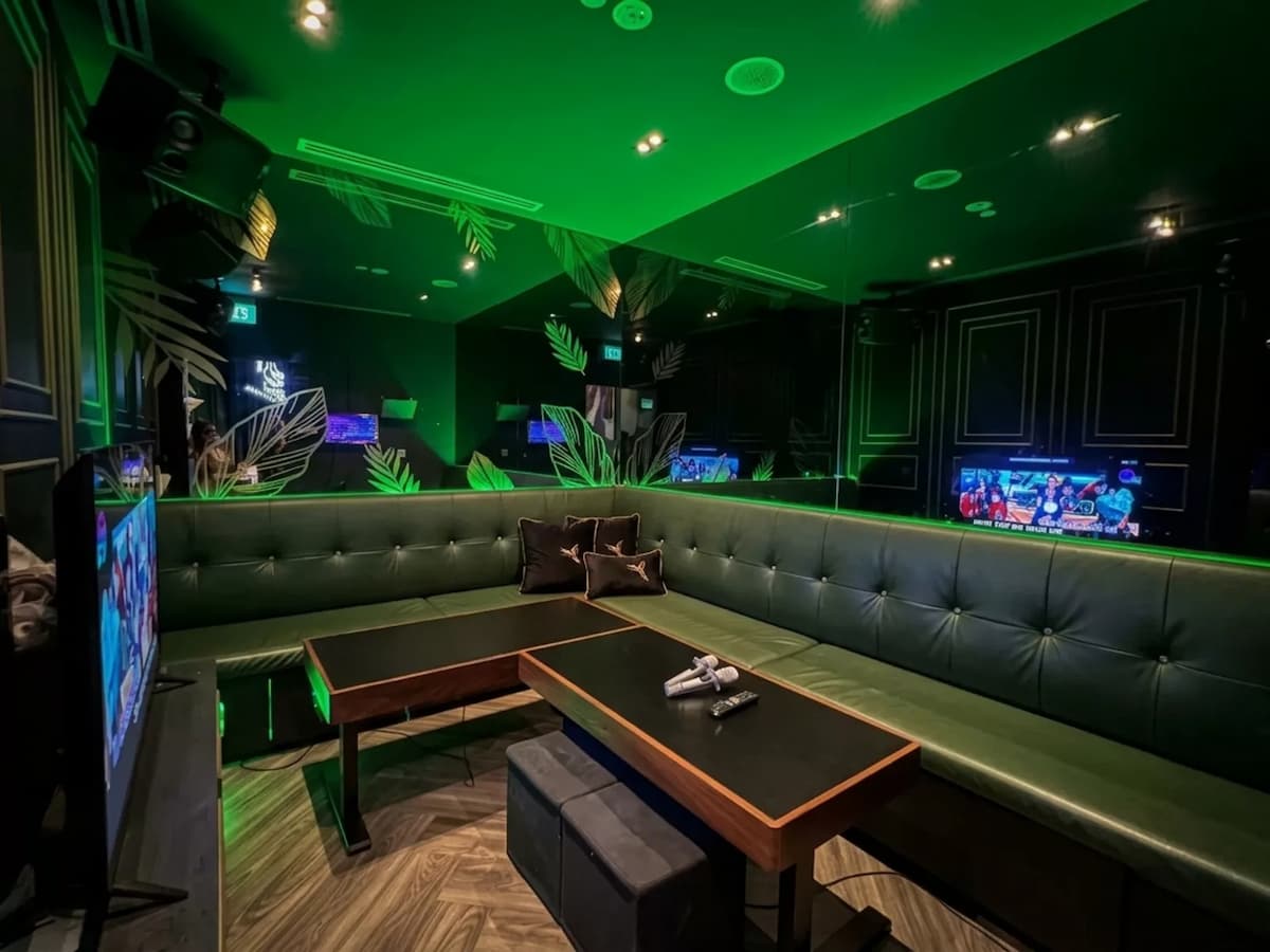 The Aviary Lounge
