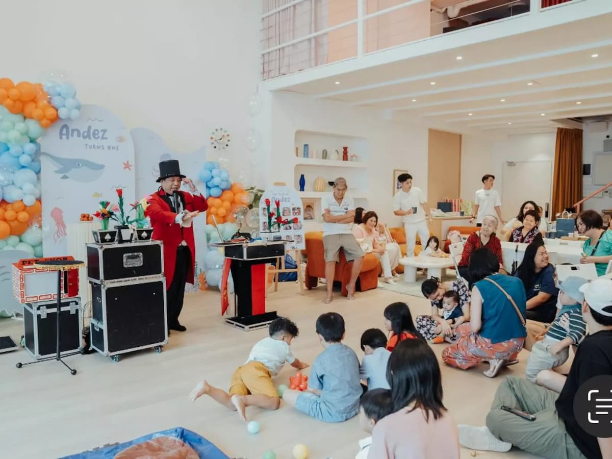 magician performing magic show for children at first birthday party in studio colour event venue singapore