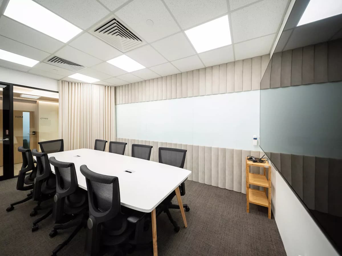 9 Pax - Boardroom