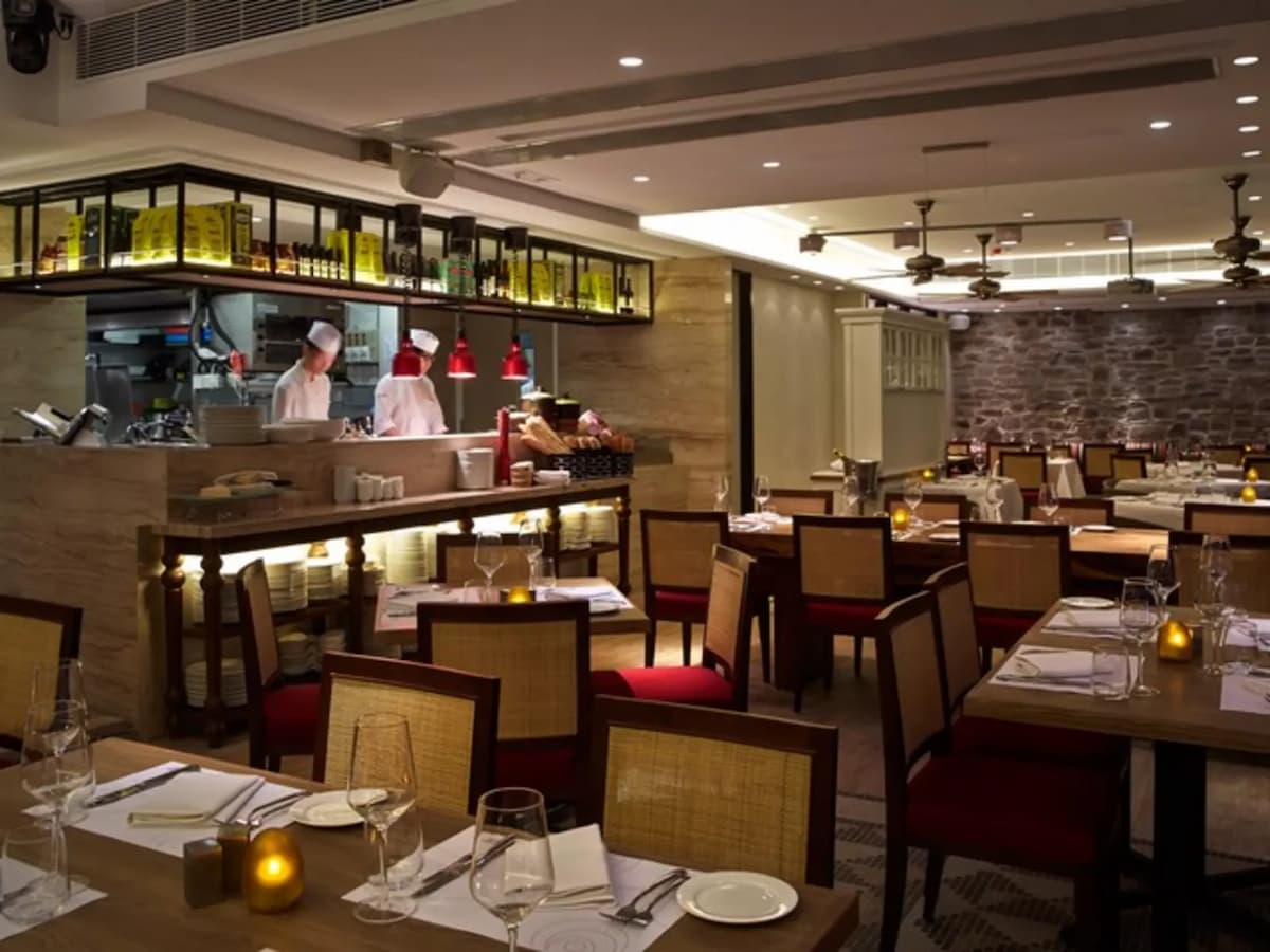 open kitchen in spasso italian bar restaurant