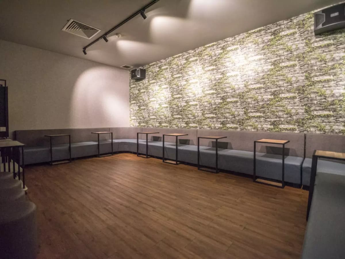 VIP ROOM