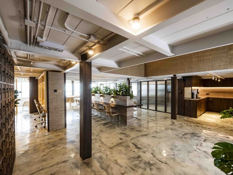 white marble floors in a room full of hot desks
