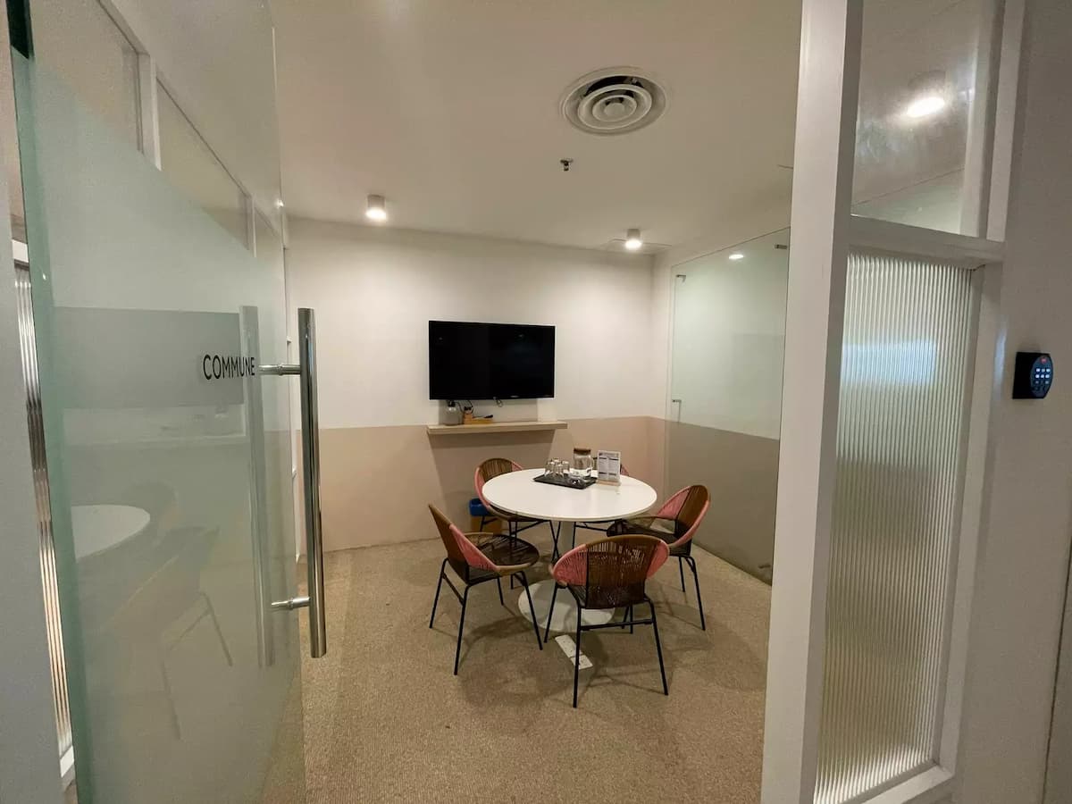 private meeting area for 4 with AV amenities