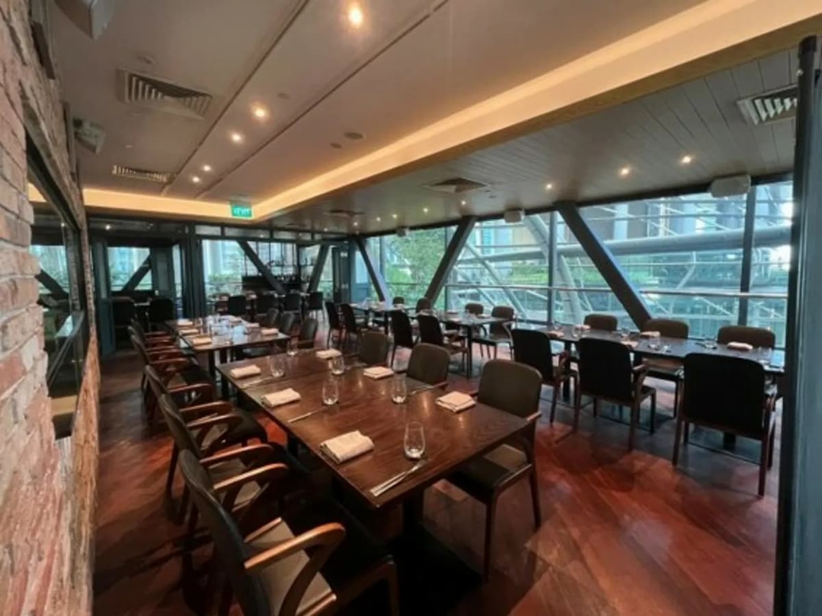 elegant wedding restaurants with natural sunlight from the window