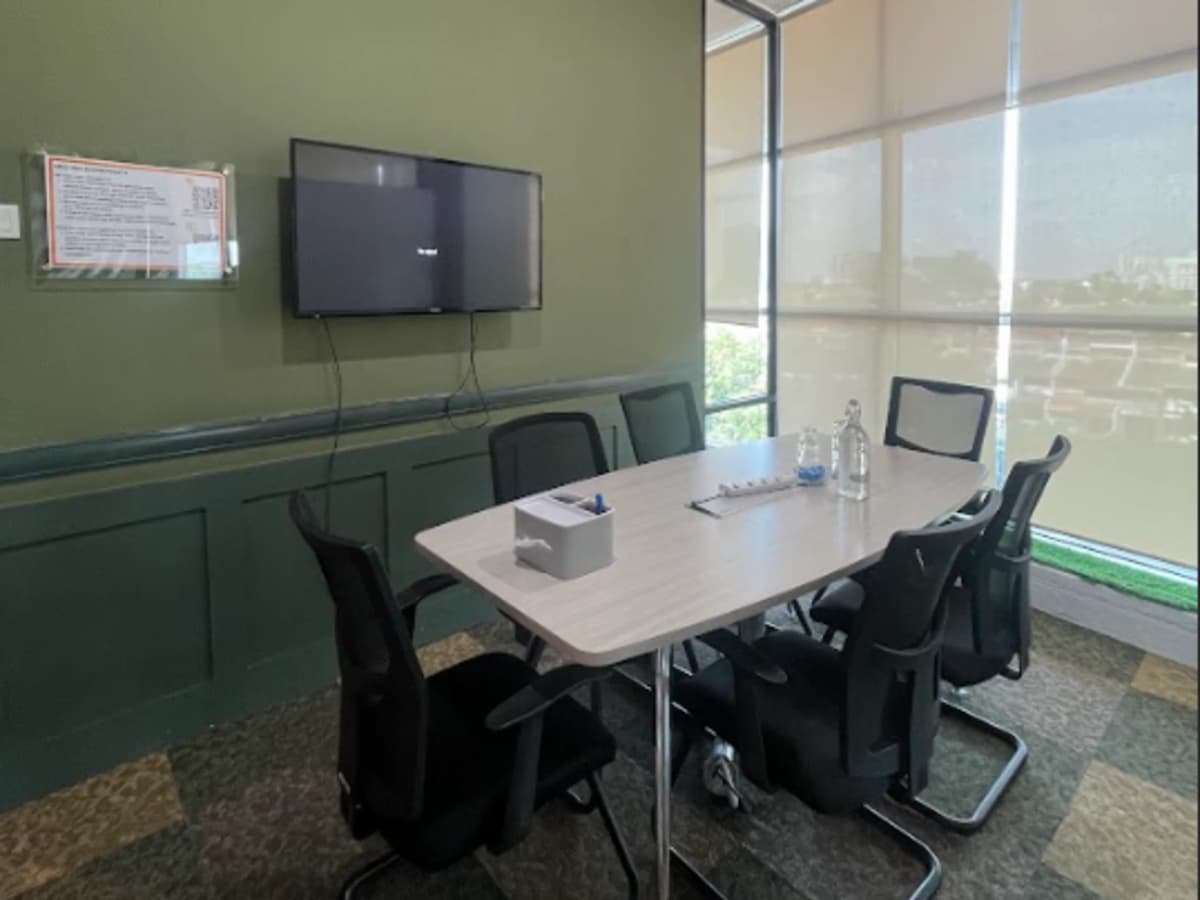 Meeting Room - 6 Pax