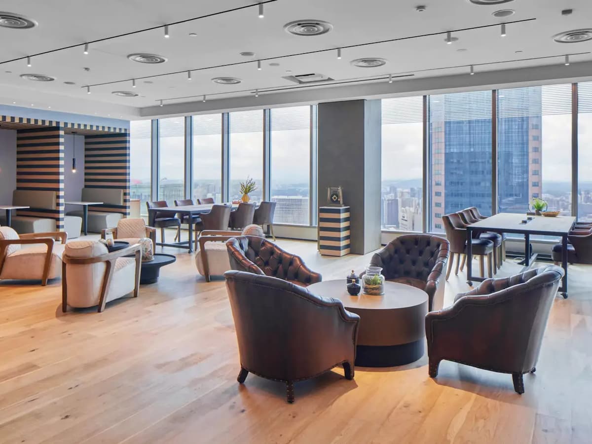 lounge with sky view