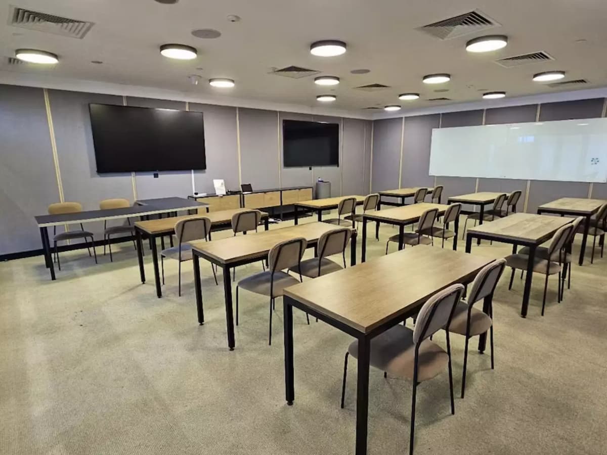 Meeting Room 17G