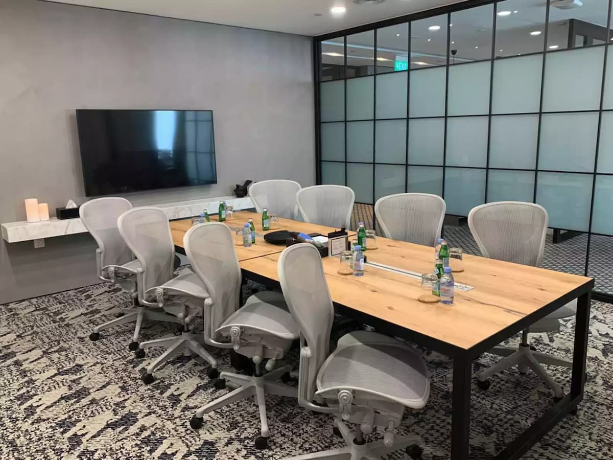 Level 37 Meeting Room B