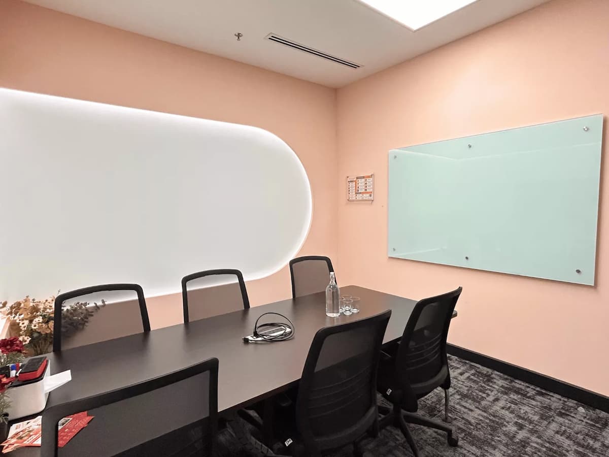 Meeting Room - 6 pax
