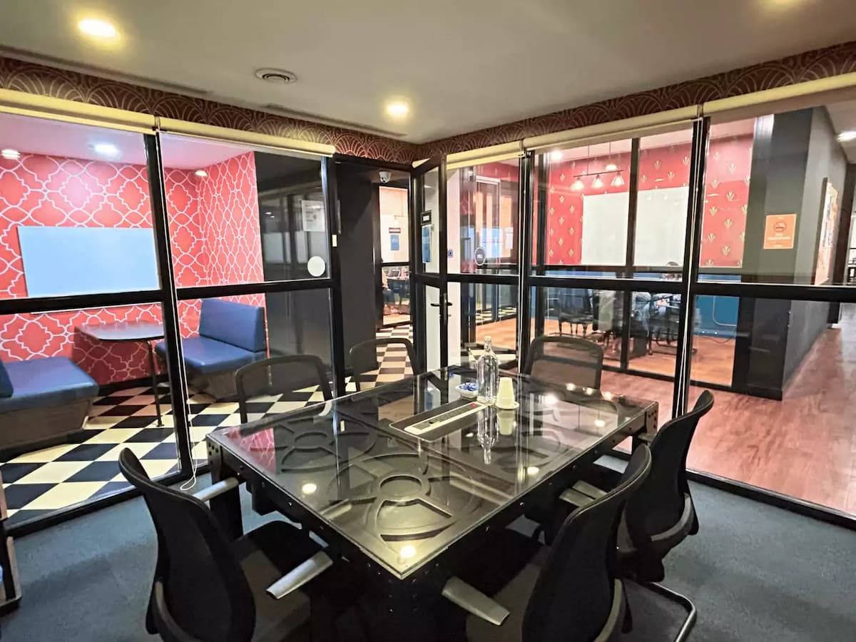 Meeting Room - 6 pax