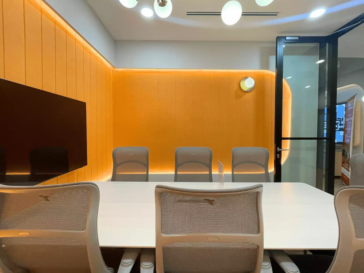 Emerald Meeting Room