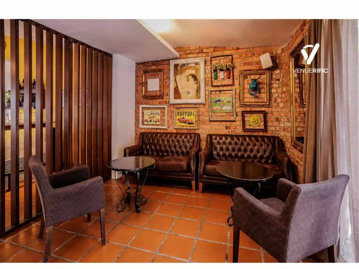 Lounge Bar