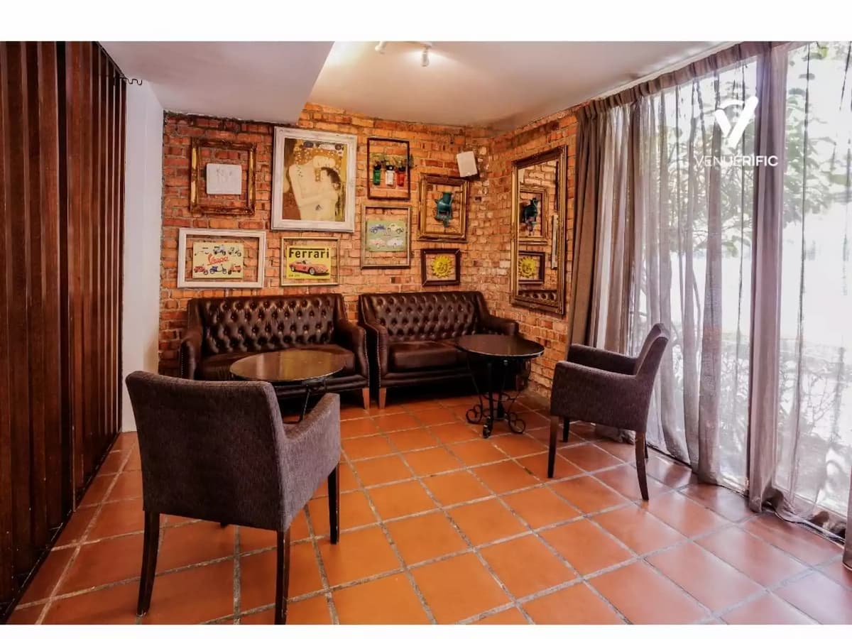 Lounge Bar