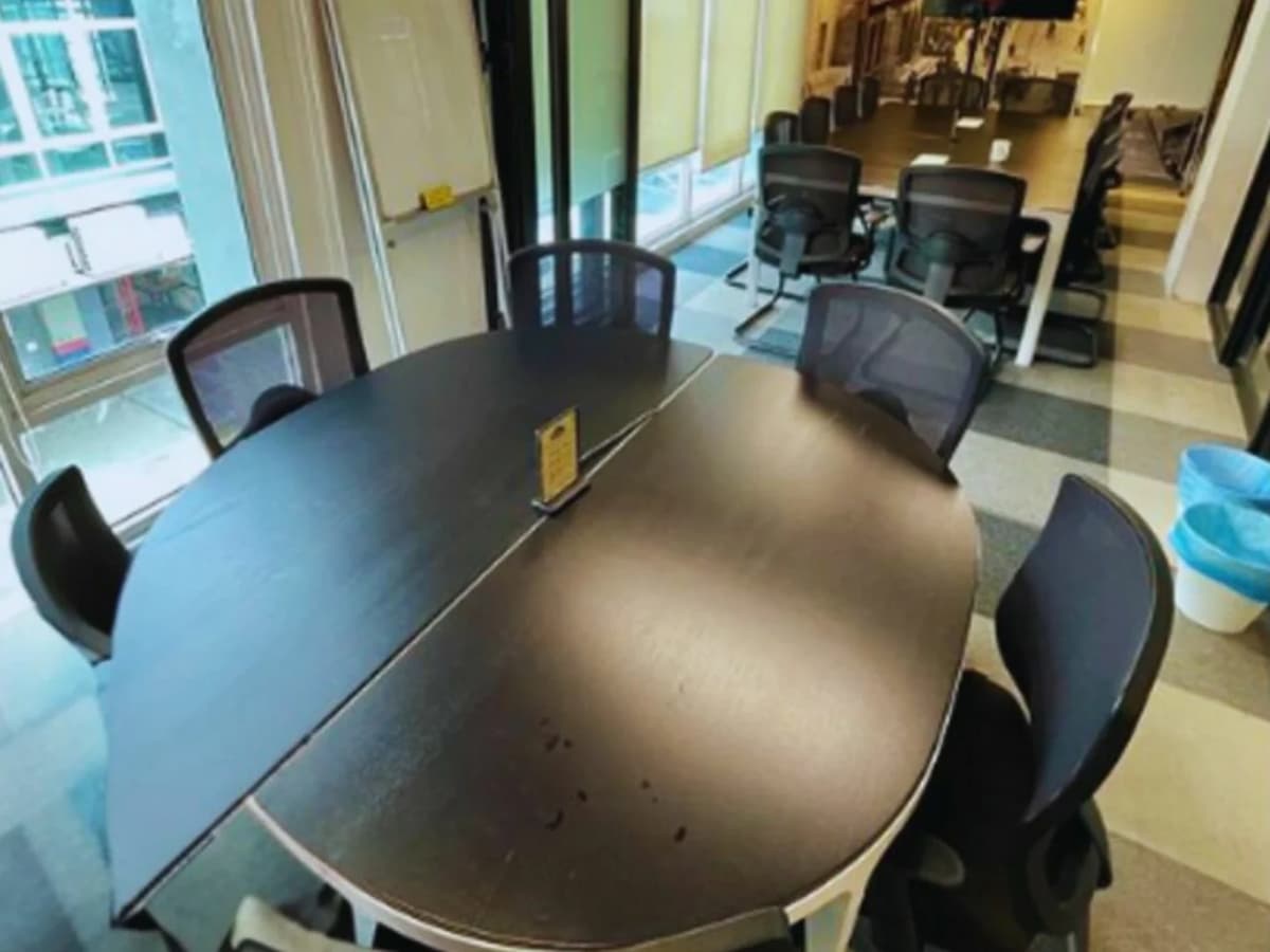 Extra Large Meeting Room