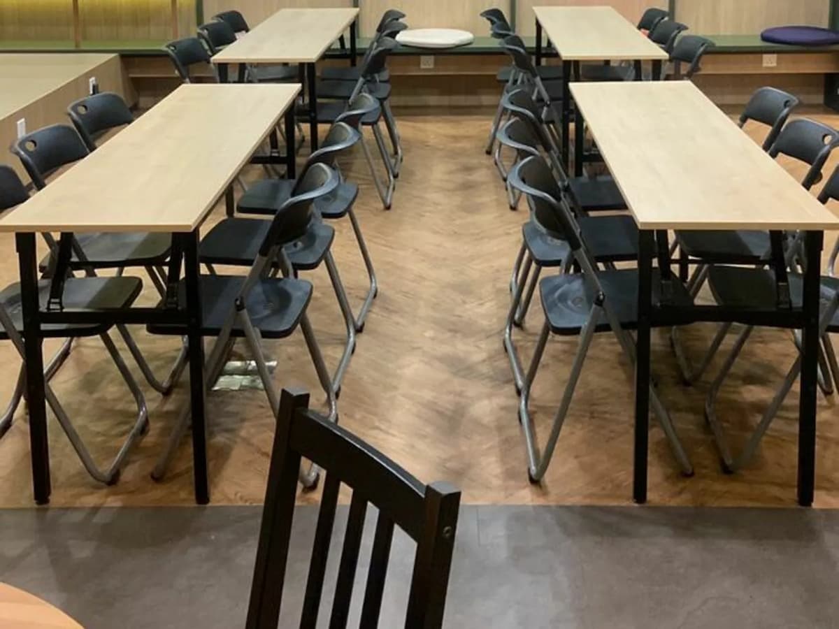Medium Meeting Room