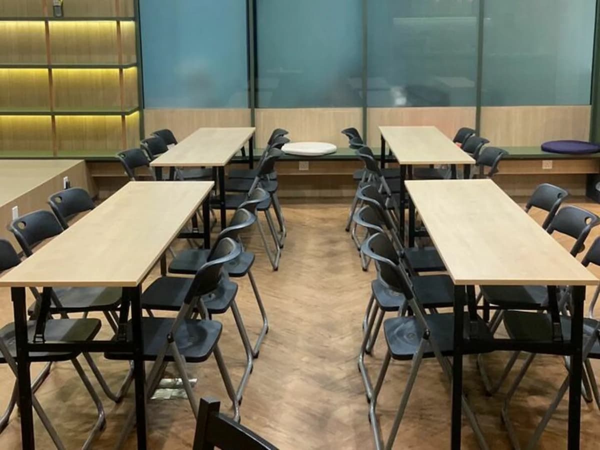 Extra Large Meeting Room