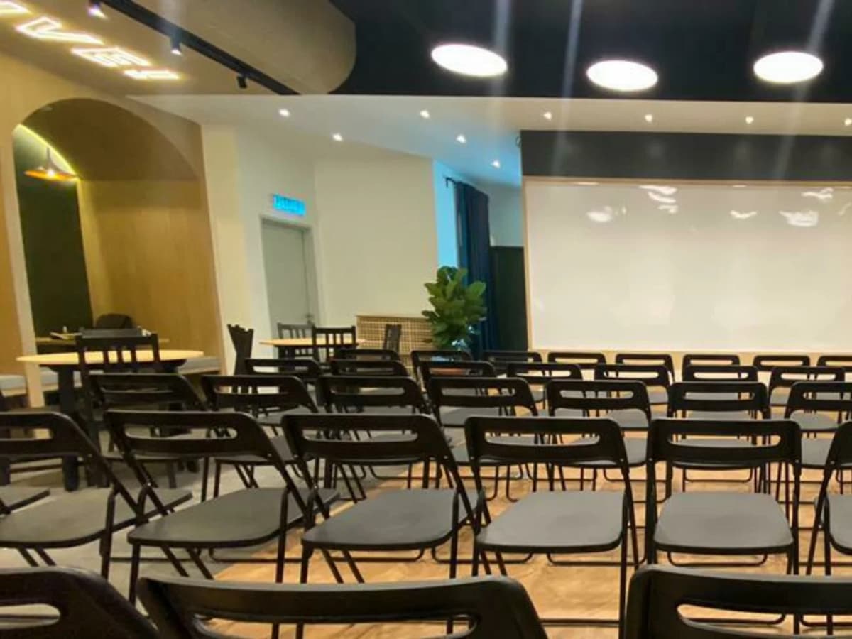 Extra Large Meeting Room