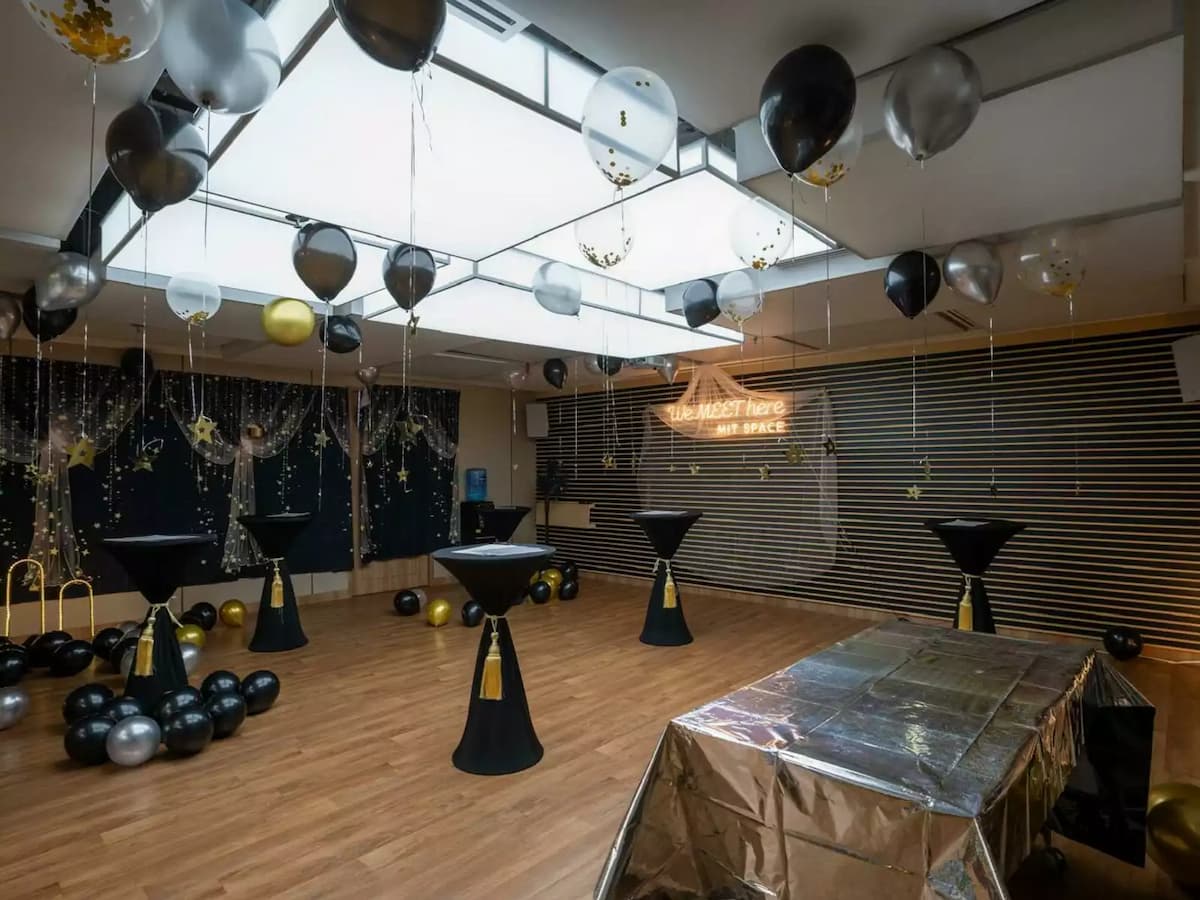 Galaxy (Medium Room)