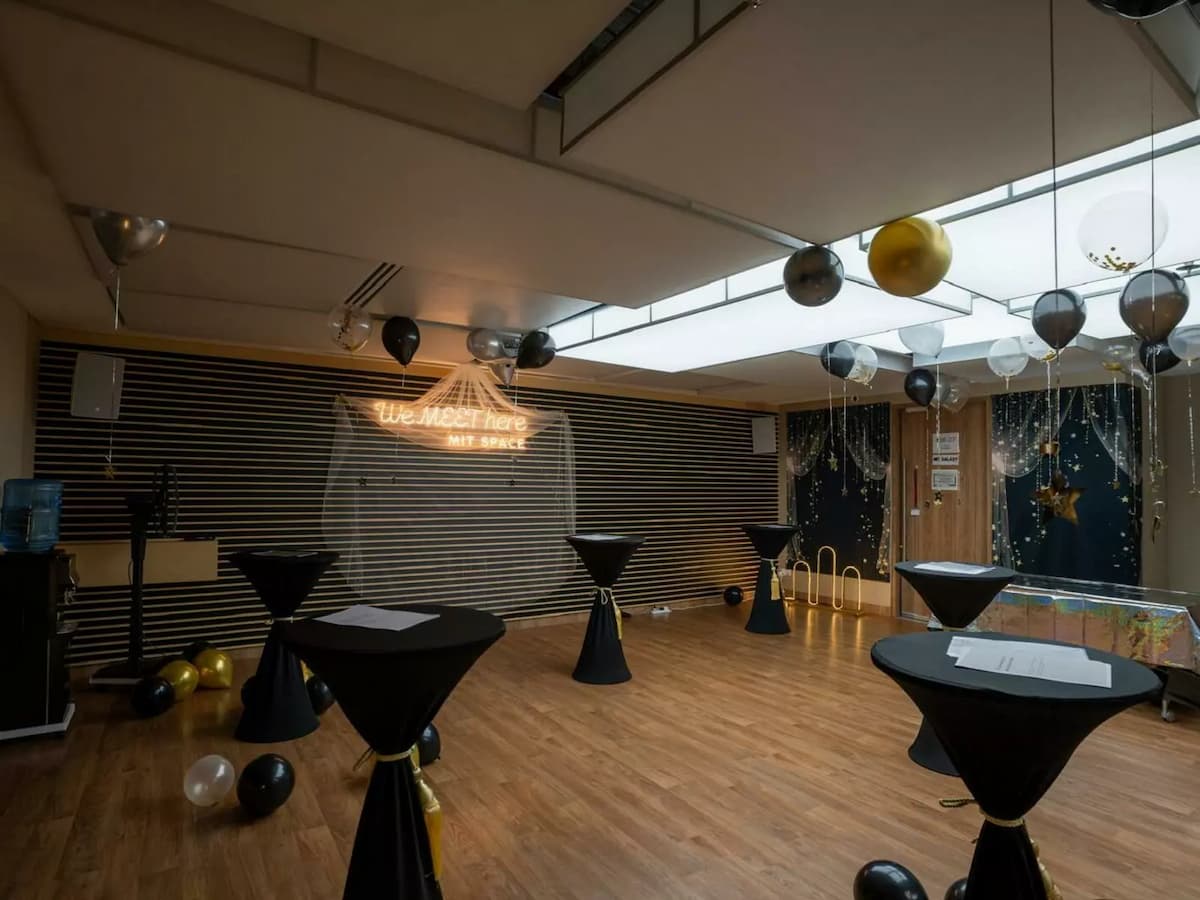 Galaxy (Medium Room)