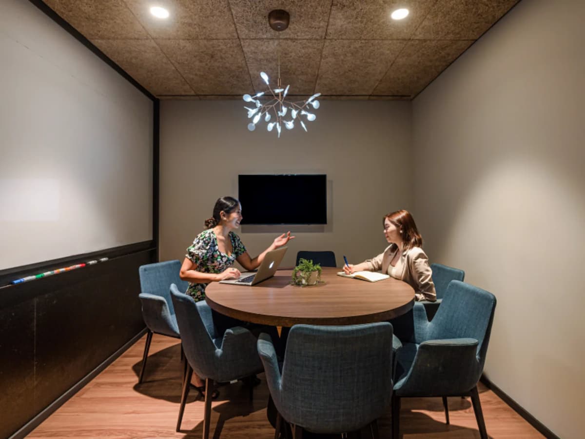 Bird Room (6 Pax)