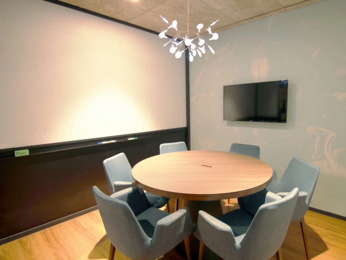 Bird Room (6 Pax)