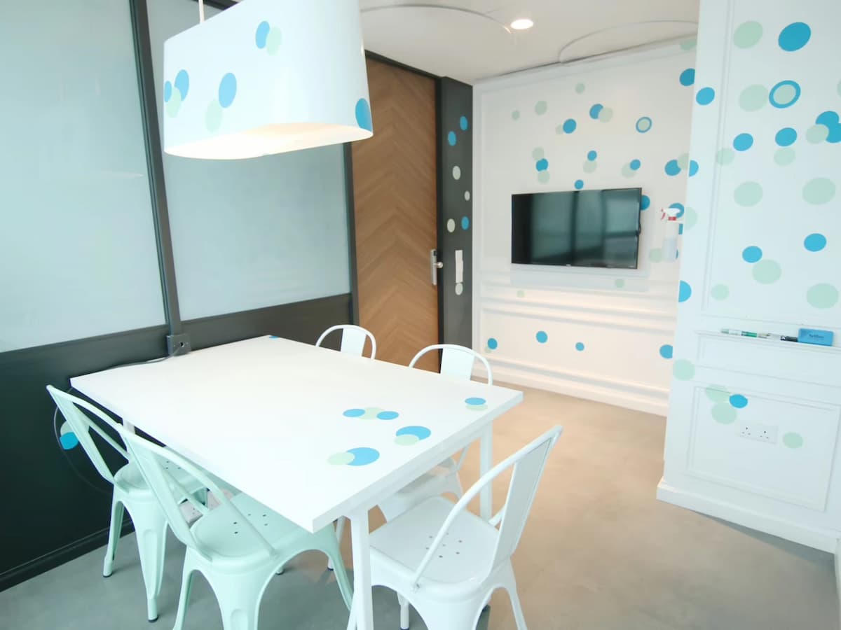 Teal Room (5 Pax)