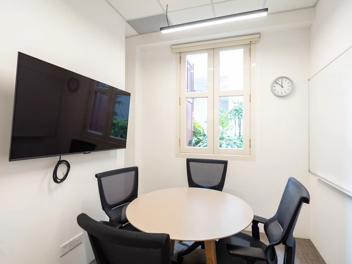 4 Pax - Meeting Room