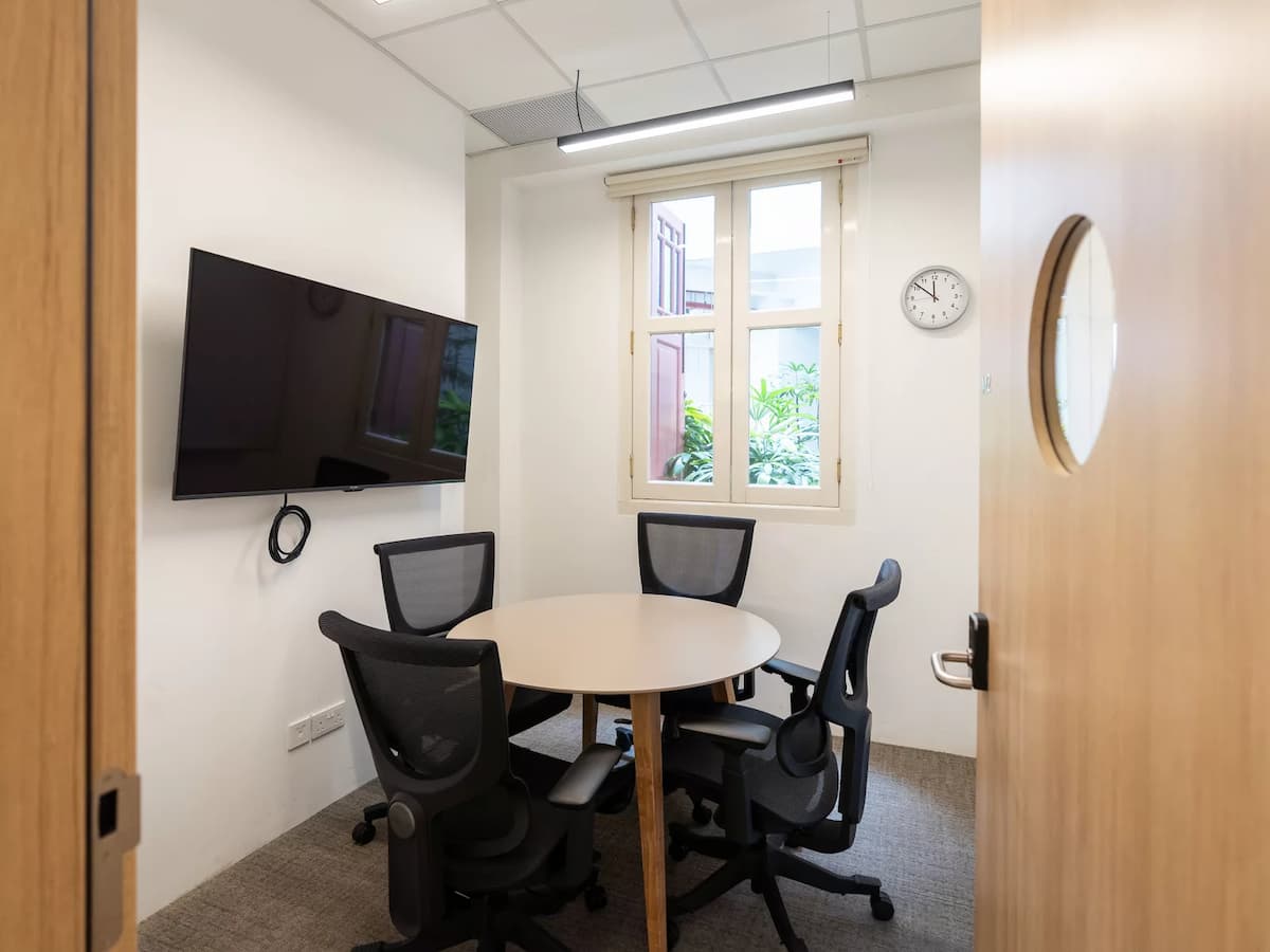 4 Pax - Meeting Room