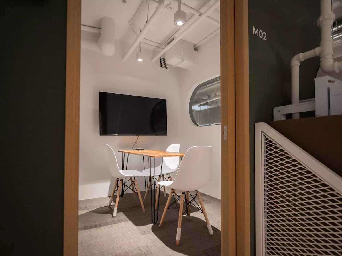 3 Pax - Meeting Room