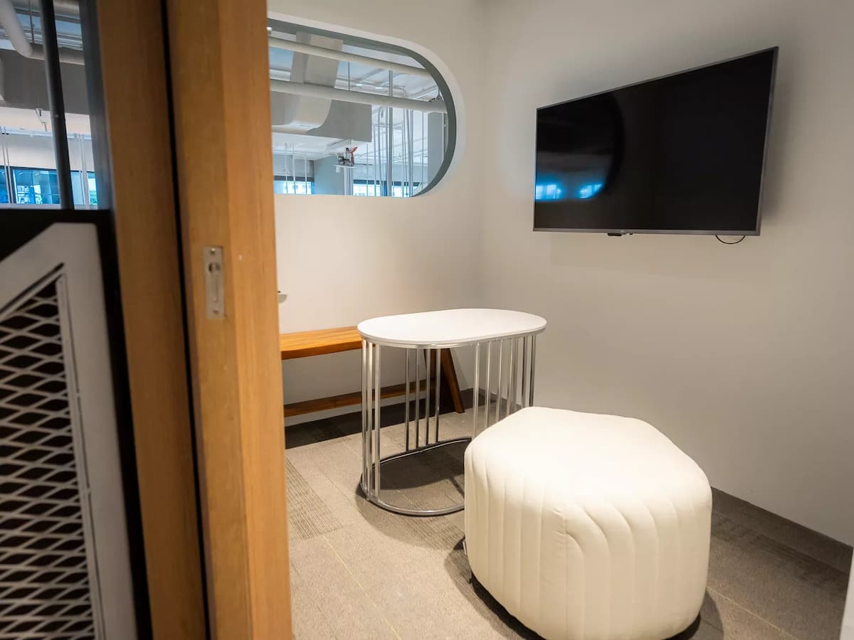 3 Pax - Meeting Room
