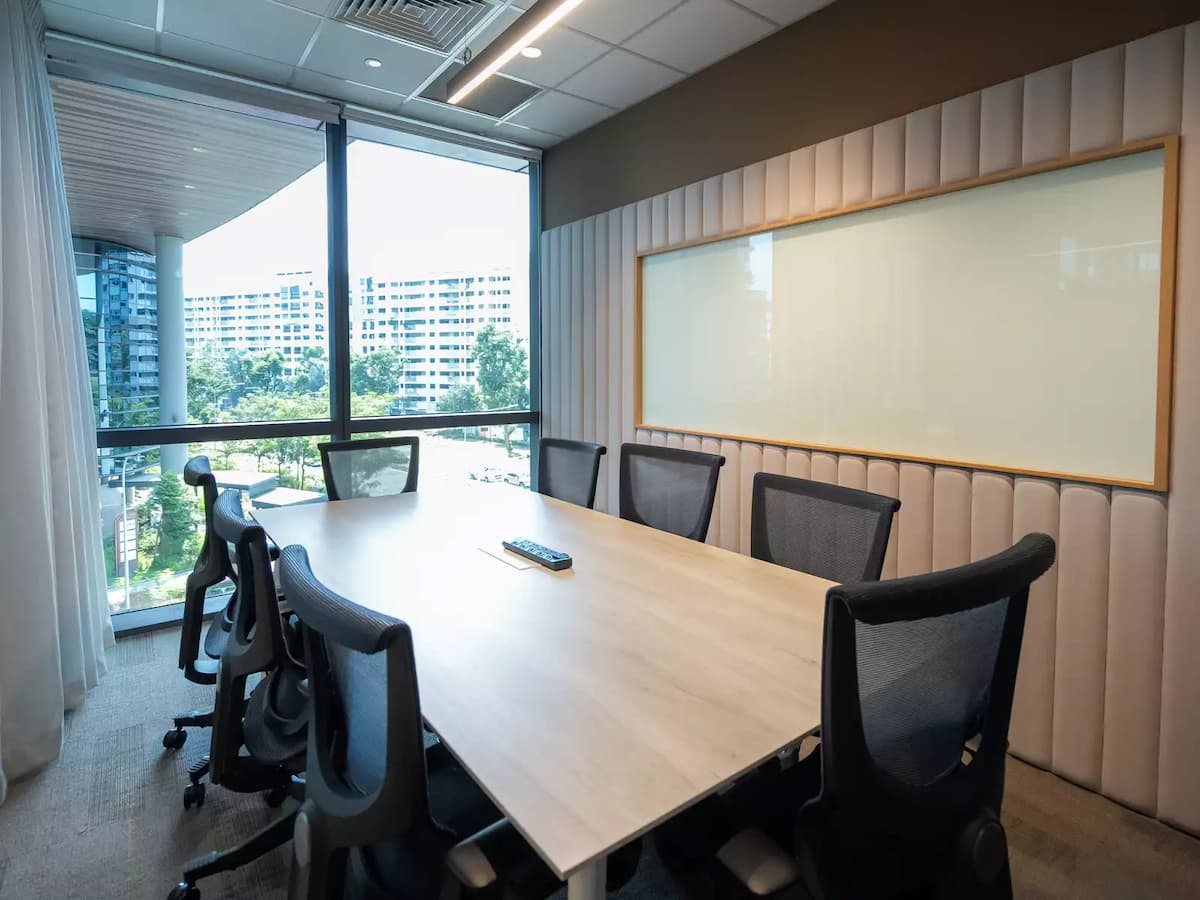 8 Pax - Boardroom