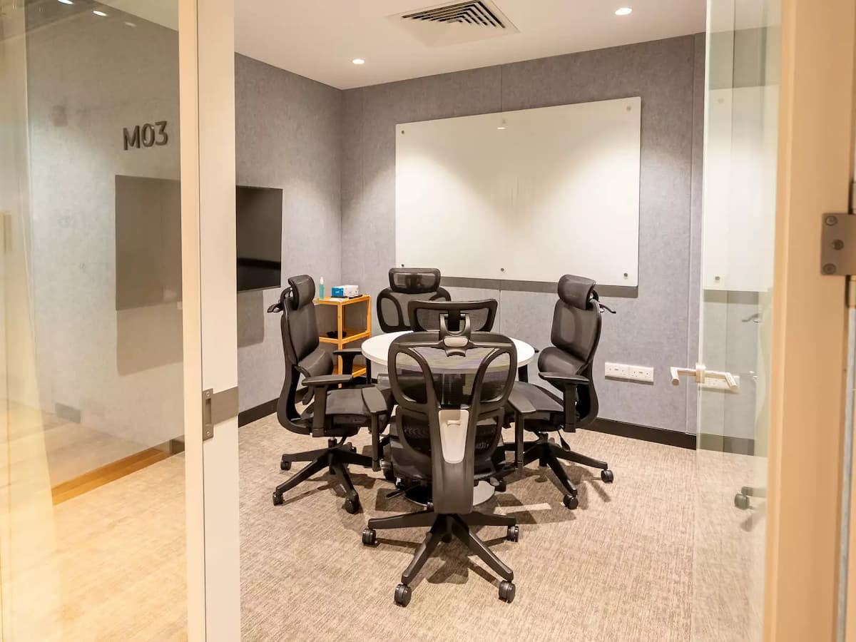 4 Pax - Meeting Room