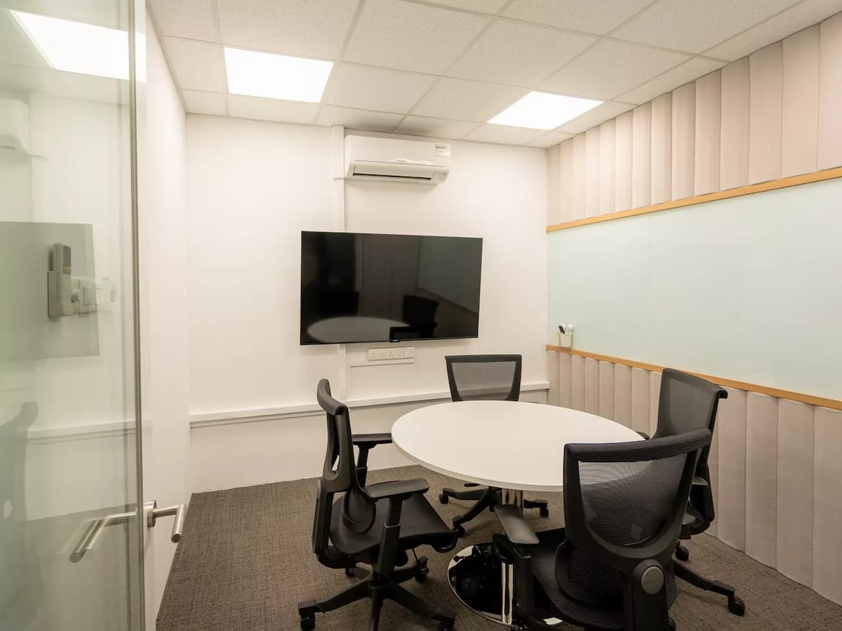 4 Pax - Meeting Room