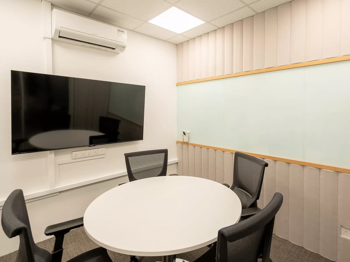 4 Pax - Meeting Room