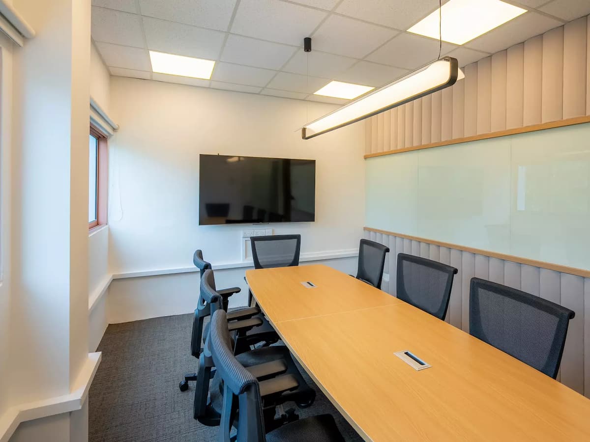 8 Pax - Boardroom