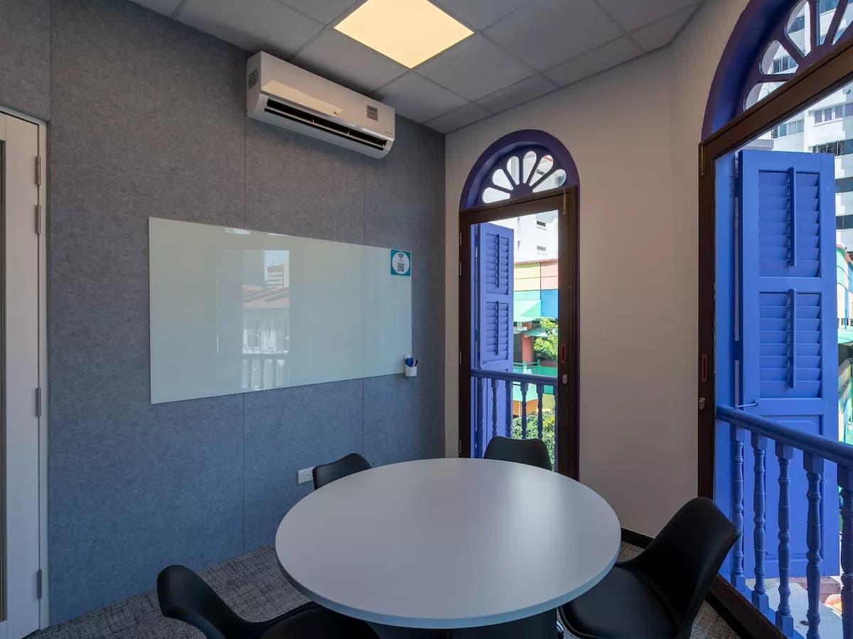 5 Pax - Meeting Room