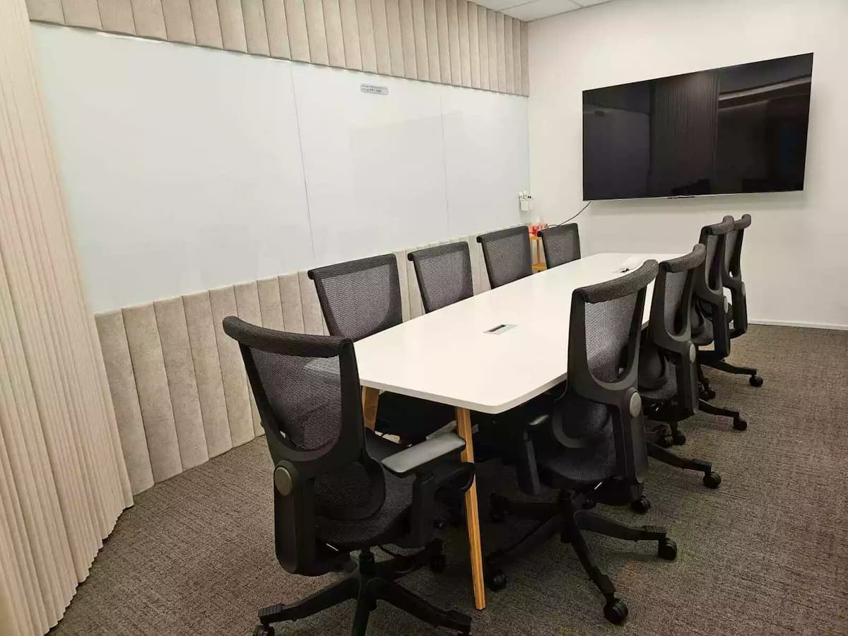 9 Pax - Boardroom