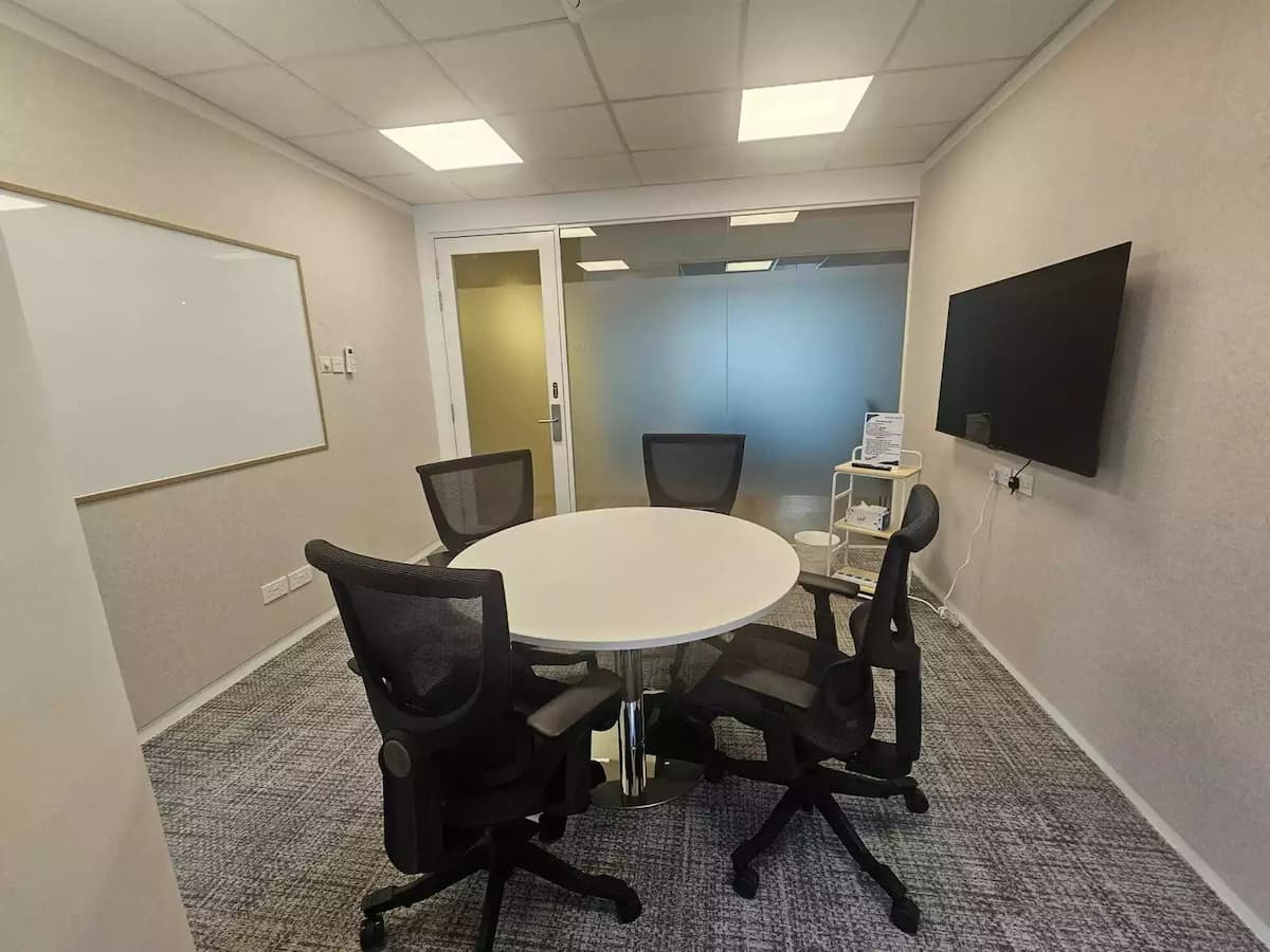 4 Pax - Meeting Room