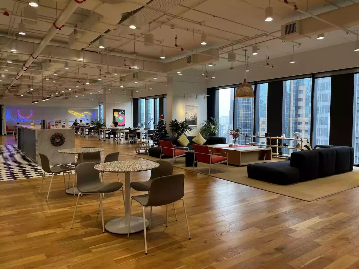 WeWork Equatorial Plaza - Common Area L18