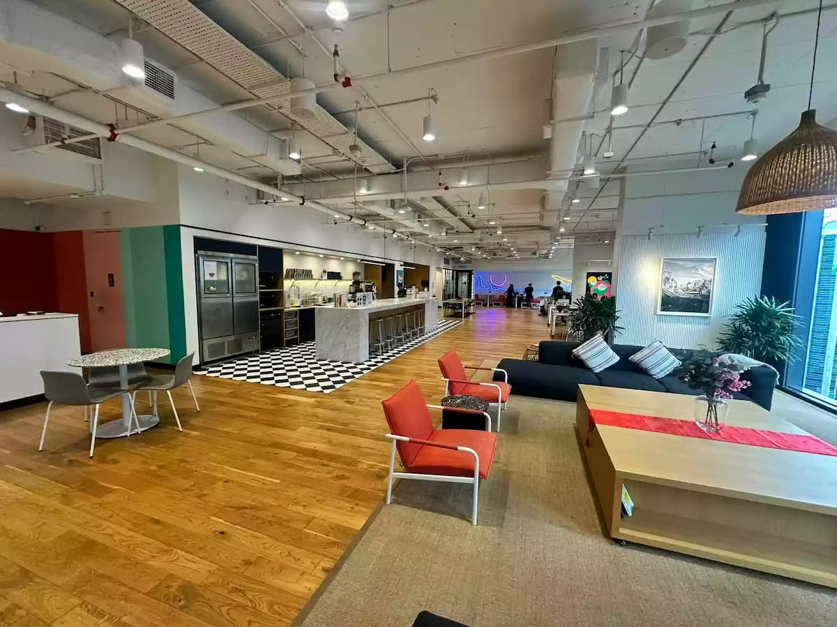 WeWork Equatorial Plaza - Common Area L18
