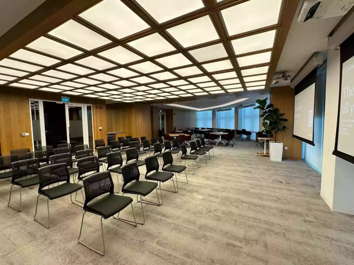 Business Center (2F)